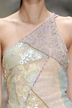 Laura Biagiotti Spring 2011 Modern Vintage Fashion, Fashion Details, A Dress, Look Fashion, Fashion Inspo Outfits, Desi, High Fashion, Close Up