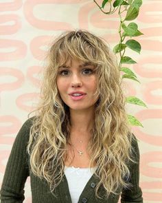 Wavy Bangs, Long Shag Haircut, Shaggy Haircuts, Estilo Hippie, Debby Ryan, Shag Hairstyles, Long Hair With Bangs