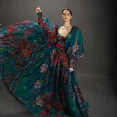 Details - Multi colored gown - Printed tulle fabric - Ball gown with long sleeves and open skirt - For special occasions Teuta Matoshi, Witchy Clothing, Celebrity Gowns, Long Sleeve Evening Gowns, Evening Gowns Elegant, Dresses 2020, Dresses Elegant, Ball Gown Dresses, Looks Vintage