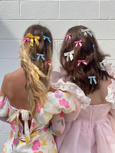 Bows In Hair Aesthetic, Cool Girl Hair, Bows In Hair, Accessories Photoshoot, Hair Spring, Bow Aesthetic, 60s Hair, Large Hair Bows, Aesthetic Cool