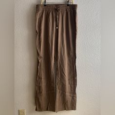 Nwt Love Tree Drawstring Brown Linen Pants With Pockets Size L 55% Linen Flat Lay Waist: 15.5” Inseam: 32.5” Length 42.5” Brown Drawstring Bottoms For Loungewear, Drawstring Tie-side Pants For Loungewear, Summer Lounging Full-length Pants, Stretch Tie-side Bottoms For Loungewear, Brown Linen Pants, Tree Pants, Love Tree, Pants With Pockets, Linen Pants