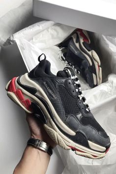 Triple S Outfit Men, Dad Shoe, Fake Designer Bags, Balenciaga Sneakers, High Quality Shoes, Latest Sneakers