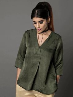 Green Blouse Outfit Casual, Linen Tops Women, Women Tops Design, Top Designs For Women, Cotton Short Tops, Cotton Tops Designs, Linen Top Women, Linen Shirts Women, Tunic Designs