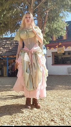 Ren Faire Peasant Costume, Ren Faire Princess Outfits, Fairy Renfaire Outfit, Pink Fairy Ren Faire, Renfaire Outfit Princess, Renfaire Costume Women Fairy, Pink Ren Faire Outfit, Ren Faire Fairy Outfit, Rennaisance Fair Outfits