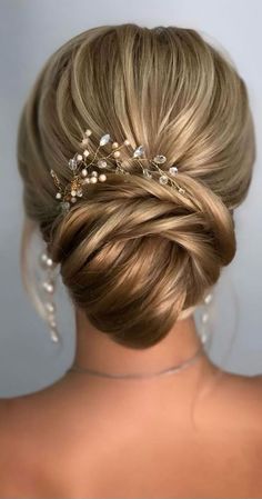 Low Bun Hairstyles With Pearls, Bride Low Bun With Hair Piece, Low Messy Bun Wedding Hair With Pearls, Low Bun Wedding Hair With Pearls, Low Updo Wedding Hair With Hairpiece, Hollywood Wedding Hair, Low Bun Wedding Hair, Wavy Wedding Hair, Prom Hair Down