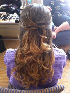 Updo Soft Curl Hairstyles, Hairstyles Unique, Hairstyles Medium Hair, Half Up Hairstyles, Bridesmaids Hairstyles, Trendy We Fryzurach, Half Updo Hairstyles, Wedding Hair Half, Prom Hair Updo