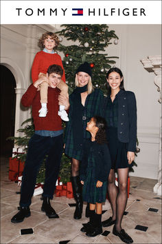 It’s party season. Stand out in timeless Tommy style. Family Picture Christmas Outfits, Christmas Eve Family Outfits, Family Picture Christmas, Jenner Pregnant, Kylie Jenner Pregnant, Big Family Photos, Christmas Family Photoshoot, Aquarius Truths, Blue Christmas Decor