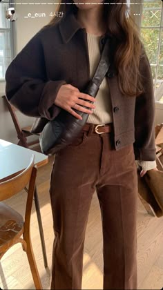 Active Work Outfit, Feminine Fall Outfits Chic, Vintage Fall Outfits Aesthetic, Sezane Winter 2022, Library Outfits Winter, Classy Cozy Winter Outfits, Preppy European Style, Capsule Wardrobe Fall Outfits, Classic Overalls Outfit