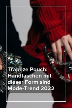 Nach der Pouch Bag kommt jetzt die Trapeze Pouch. Alles zu dem Mode-Trend in Sachen Handtaschen 2022 erfährst du hier auf InStyle.de. Cross Necklace, Pouch