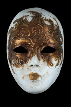 Gold and White Beauty Authentic venetian mask in papier mache. Handcrafted according to the original Venice carnival tradition. Manifactured in Venice by the famous venetian masters. Each item is provided with certificate of authenticity. 26x15 cm White And Gold Mask, Venice Masquerade, Porcelain Mask, Italian Masks, Mask Ball, Jester Costume, Venetian Masquerade Masks, Venetian Carnival Masks, Monster Mask