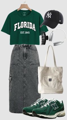 Aesthetic Denim Skirt Outfit, Skirt Outfits College, Modest Athletic Outfits, Casual Modest Summer Outfits, Green Outfit Ideas, Chic Shorts, Modest Casual Outfits, Modesty Outfits, College Outfit