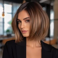 Brown Highlighted Bob, Caramel Hair Bob, Warm Caramel Balayage Honey Short Hair, Golden Brown Bob, Shoulder Haircuts For Women, Sunlight Brunette, Caramel Bob, Hairstyles For Picture Day, Shoulder Haircuts