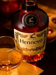 Hennessy Aesthetic, Whisky Drinks, Pick Your Poison, Alcohol Aesthetic, Coffee Wine, Greek God, Wine Cocktails, Cigars