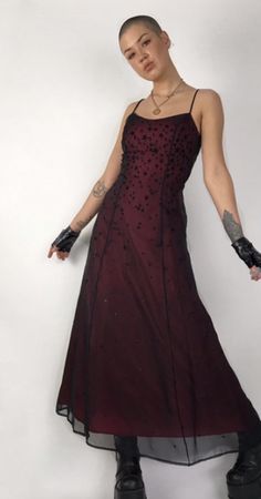 Long Dresses Grunge, Grunge Maxi Dresses, Atypical Prom Dress, Junior Prom Dresses 2022, Indie Formal Dress, Hoco Dresses Grunge, 90s Mesh Overlay Dress, 90s Goth Style, 90s Gothic Prom Dress