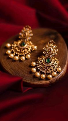 Kammalu Designs Gold, Chandbalis Earrings Gold, Small Earrings Gold, Temple Jewellery Earrings, Antique Gold Earrings, Gold Jhumka Earrings, Indian Jewelry Earrings, Gold Jewelry Outfits