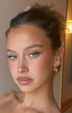 Subtle Dewy Makeup, Sunkissed Look Make Up, Snatched Natural Makeup, Natural Lashes Makeup, Understated Bridal Makeup, Isabelle Mathers Makeup, Summer Wedding Makeup Looks, Bridal Makeup For Brown Eyes Summer, Sunkissed Makeup Look Summer Glow