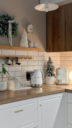 the kitchen counter is clean and ready to be used for christmas dinner or other celebration