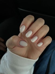 Painted Nail Ideas Polish, Short Soft Nails, Short Soft Gel Nails, Gel Manicure Almond Shape, Short White Nails Aesthetic, Nail Oval Short, Classic Simple Nails, Gel Nails Ideas For Work, Round Shaped Nails Short