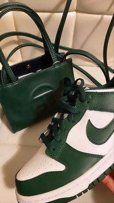 Green Telfar, Telfar Bag, Fresh Shoes, Hype Shoes, Luxury Purses, Aesthetic Shoes, Shoe Inspo, Swag Shoes, Pretty Bags