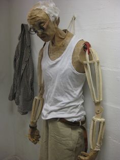 Roald Dahl Puppet, for 'Dirty Beasts', a schools touring opera based on poems by Roald Dahl. Puppetry Theatre, Puppet Costume, Marionette Puppet, Kids Theater, Puppet Making, Arte Robot, Puppet Theater, Theatre Costumes, Puppet Show