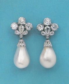 Mancini Pearls - pearl & diamond earrings given by Louis XIV to his first love, Marie Mancini.  http://madameguillotine.org.uk/2011/05/10/la-peregrina-and-the-mancini-pearls/ Historic Jewelry, Medici Family, Pearl Pendant Earrings, Pink Shade, Louis Xiv, Royal Jewels, Royal Jewelry, Pompadour