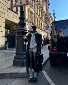 Ulzzang Winter Outfits, Streetwear China, Winter Inspo Outfits, December Outfits, Ice Skating Outfit, Shanghai Fashion, Sport Suit Women, Classy Winter Outfits