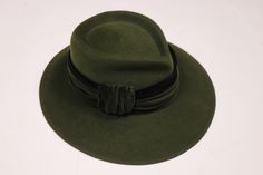 ➸ Description: 1960s Green wool fedora hat, Natasha Zurich. Velvet decorativ ribbon. Condition: excellent ➸Measurements: Cf: 55cm  Visit my instagram @bazvintage Note: - You are welcome to contact me and ask me anything - I sell vintage and antique pre-owned pieces that are mostly showing a normal amount of wear even if marked as ""in excellent condition"". But I took great care to handpick high-quality items, that can be worn if not described otherwise. - All orders are definitive, if you have Wool Fedora Hat, Wool Fedora, Green Wool, Ask Me Anything, Fedora Hat, Fedora, Tracking Number, Switzerland, Caps Hats