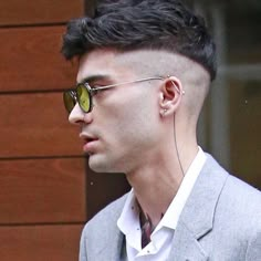 Mens Piercings, Very Short Hair Men, Zayn Malik Hairstyle, Drop Fade Haircut, Gents Hair Style, Crop Hair, Cool Mens Haircuts, Men Hair Color, Men Haircut