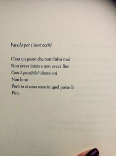 a hand holding a pen in front of a book page with the words favola per i not occicii