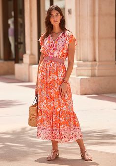 This floral print maxi dress offers an exciting and stylish way to express yourself and stand out from the crowd. Spring Floral Floor-length Beach Dress, Printed Maxi Dress For Garden Party, Spring Vacation Floor-length Floral Dress, Spring Vacation Floral Floor-length Dress, Floor-length Floral Dress For Spring Vacation, Spring Floral Print Maxi Dress, Floral Print Maxi Dress For Spring, Long Floral Dress For Spring, Summer Floral Print Maxi Dress