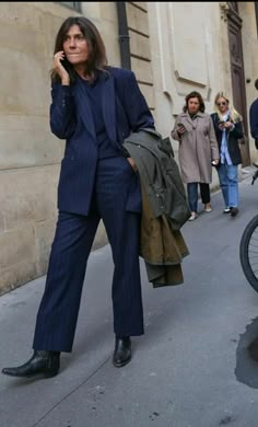 Emmanuelle Alt Style 2022, Emmanuelle Alt Style 2024, Emanuelle Alt 2023, Emmanuelle Alt Style 2023, The Diplomat Outfits, Diplomatic Outfit, Diplomat Outfit, Women In Menswear, Emmanuelle Alt Style