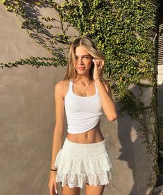 White Ruffle Skirt Outfit, White Outfit Summer, Ruffle Skirt Outfit, Skirt Outfits Aesthetic, Comfy Summer Outfits, Cosy Outfit, Cute Preppy Outfits, Cute Summer Outfits