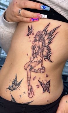 Tattoos In Between Breast, Dragon Back Tattoo, Tattoos Black Women, New Tattoo Styles, Black Girls With Tattoos, Fairycore Fairy, Stylist Tattoos