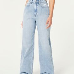 Relaxed Fit. Loose Through Hip And Thigh. New With Tags White Ripped Jeans, Jeans Hollister, Jean Color, High Rise Mom Jeans, Hollister Jeans, Dark Wash Denim, Light Wash Denim, High Rise Jeans, High Jeans