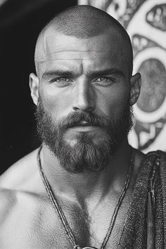 Bald Handsome Men, Portraits Of Men, Haircuts For Balding Men, Bald Men With Beards, Bald Men Style, Last Kingdom, Men Mode