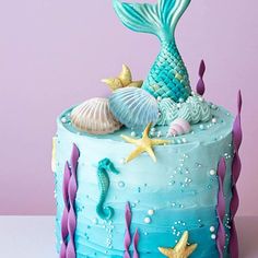 a cake decorated with blue frosting and sea animals on top, under the water