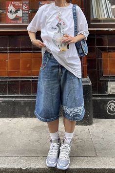 Guatemala Outfits, Jean Short Outfits, Shorts Outfits Women, Streetwear Mode, Baggy Clothes, Looks Street Style, Summer 24, Swaggy Outfits, Mode Inspo