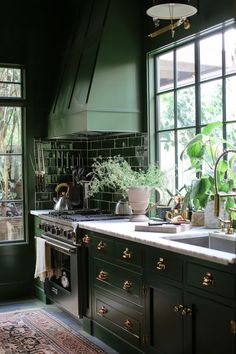 50+ Kitchens with Green Cabinets and Wood Accents Blue Green Kitchen, Green Tile Backsplash, Green Kitchen Designs, Dark Green Kitchen, Classy Kitchen, Kitchen Styles, Kitchen Island Table