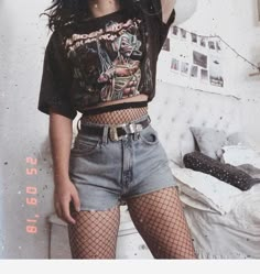 Rok Outfit, E Girl Outfits, Mode Tips, Fest Outfits, Aesthetic Grunge Outfit, Green Converse, Grunge Look, Looks Black, Pac Man