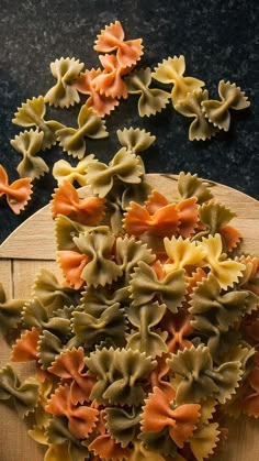 some kind of pasta that is on a cutting board