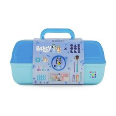 Keep your beauty essentials organized and stylish with the Bluey x Caboodles Makeup Organizer, a 12-piece set that combines the beloved Bluey character with Caboodles' practical design. This set features a charming rectangular, hinged case adorned with fun Bluey-themed graphics and includes multiple compartments and trays to neatly store your makeup, brushes, and accessories. Perfect for Bluey fans of all ages, this organizer ensures your beauty collection is always tidy and easily accessible, whether at home or on the go. Color: Blue. Caboodles Organization, Makeup Organizer Countertop, Makeup Storage Solutions, Makeup Caboodle, Makeup Container, Clear Makeup Organizer, Halloween Wallpaper Cute, Perfume Organization, Makeup Storage Organization