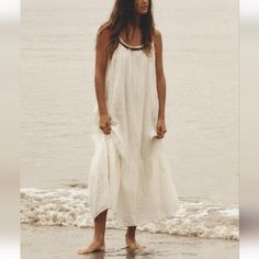 Zara New With Tags Dress No Flaws Beach, Summer Fresh Maxi Boho-Chic Bohemian Gypsy Lovely Long Relaxed Fit Dress Boho Linen Dress, Senior Pic Outfit Ideas, Velvet Lace Dress, Rustic Dresses, Zara Maxi Dress, Beach Dress Summer, Eyelet Maxi Dress, Zara Black Dress, Boho Beach Dress