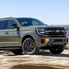 2025 Ford Expedition: Fresh Styling, Digital Experiences, New Split Tailgate & Rugged Tremor Model