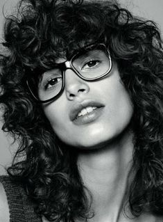 Mica Arganaraz, Tom Ford Fragrance, 얼굴 드로잉, Vogue Uk, Stylish Glasses, Girl Inspiration, Curly Girl, Game On