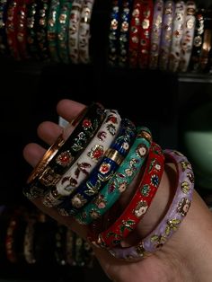 Matching Bangles For Saree, Bangles Photoshoot, Bangles Aesthetic, Desi Jewelry, Desi Vibes, Indian Bangles, Bridal Jewelry Vintage