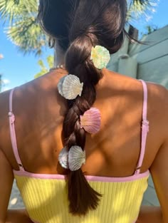 Our Seaside Shell Hair Clips are a beach lovers must-have! These shiny, marbled-finish clips are the cutest beachy touch to any outfit and feature a tooth closure. Approximately 2" in length and height Clips are sold separately. All accessories are final sale Seashell Hair Clips, Shell Hair Clips, Seashell Hair, Summer Hair Accessories, Beachy Hair, Style Inspiration Spring, Green Pearls, Style Inspiration Fall, Jewelry Fashion Trends