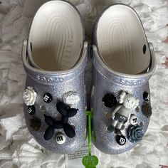 14 Charms Black/White/Gray Grey Crocs With Charms, Light Green Crocs With Charms, Crocs Whit Charms, Crocs Flats, Purple Ballet Flats, Mineral Blue Crocs, Blue Wedge Heels