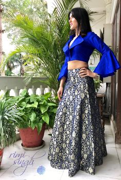 Davani Half Saree, Corset Lehenga, Ghaghara Choli, Dress Patern, Kurti Blouse, Blouse Corset, South Indian Wedding Saree, Drape Sarees, Indian Wedding Saree