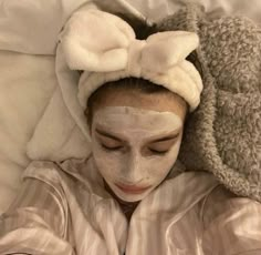 Face Mask Aesthetic, Mask Aesthetic, Year Goals, Laying In Bed, Spa Headband, 사진 촬영 포즈, Glow Skin, Kali Uchis, Vogue Beauty