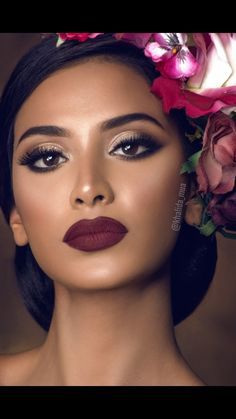 Keep it simple yet stunning with natural beauty tips for a fresh-faced look. Perfect for those who love a minimal, chic style! 🌿💋 Makeup Tips Dark Skin, Makeup Bibir, Trucco Glam, Trucco Smokey Eye, Burgundy Makeup Look, Burgundy Makeup, Makeup Cantik, Soft Smokey Eye, Burgundy Lips